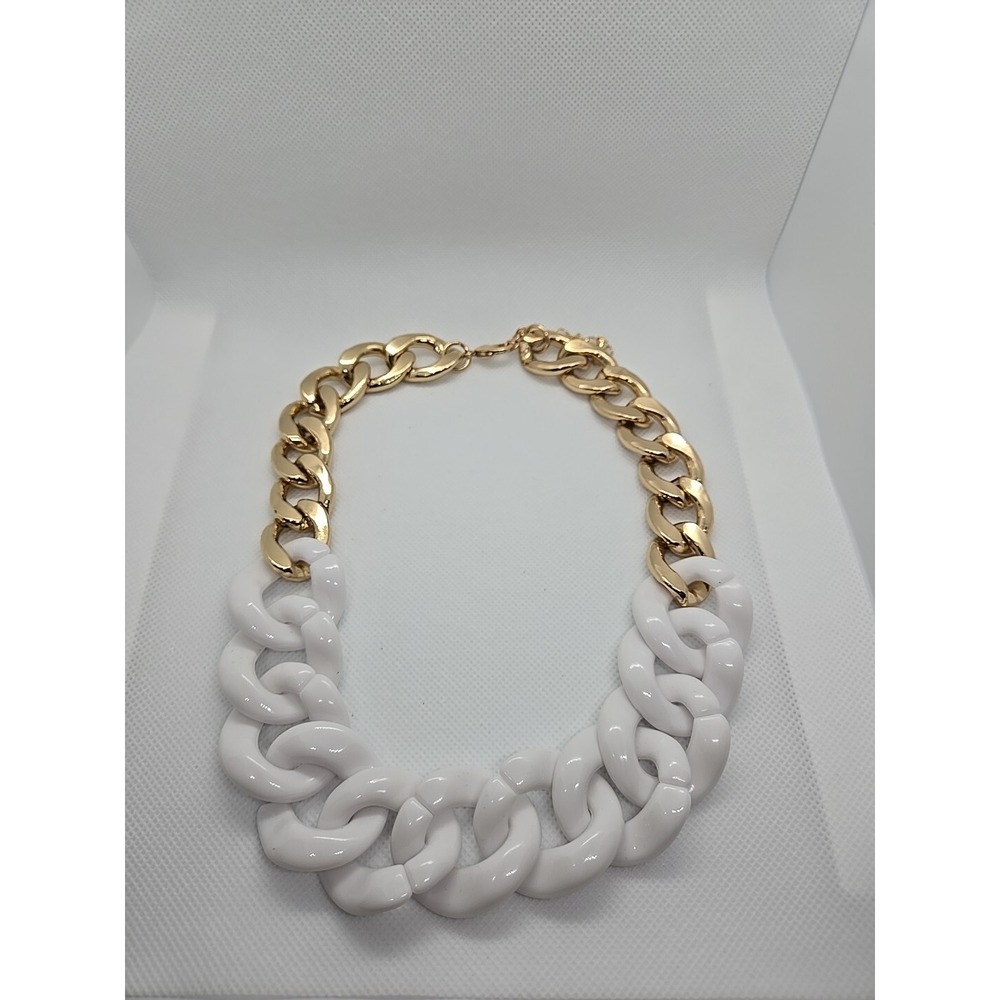 Chuncky Gold-Plated White Resin Link Necklace - Picture 2 of 8